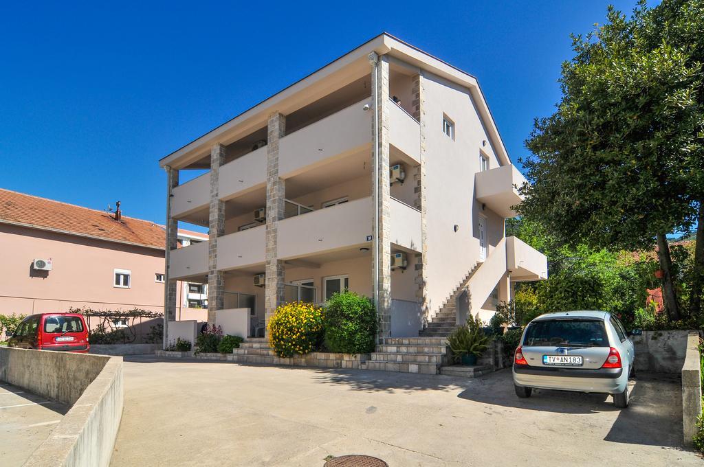 Apartments Samardzic Tivat Bagian luar foto