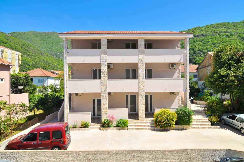 Apartments Samardzic Tivat Bagian luar foto
