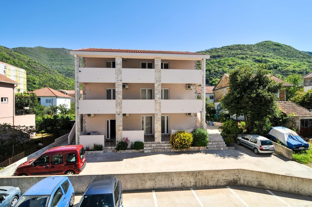 Apartments Samardzic Tivat Bagian luar foto