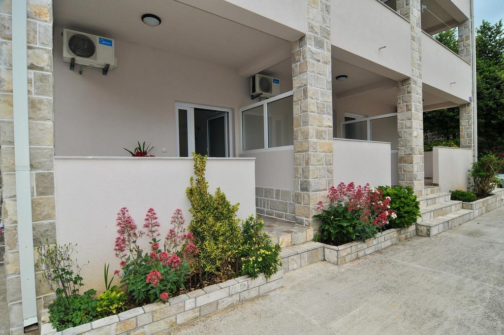 Apartments Samardzic Tivat Bagian luar foto