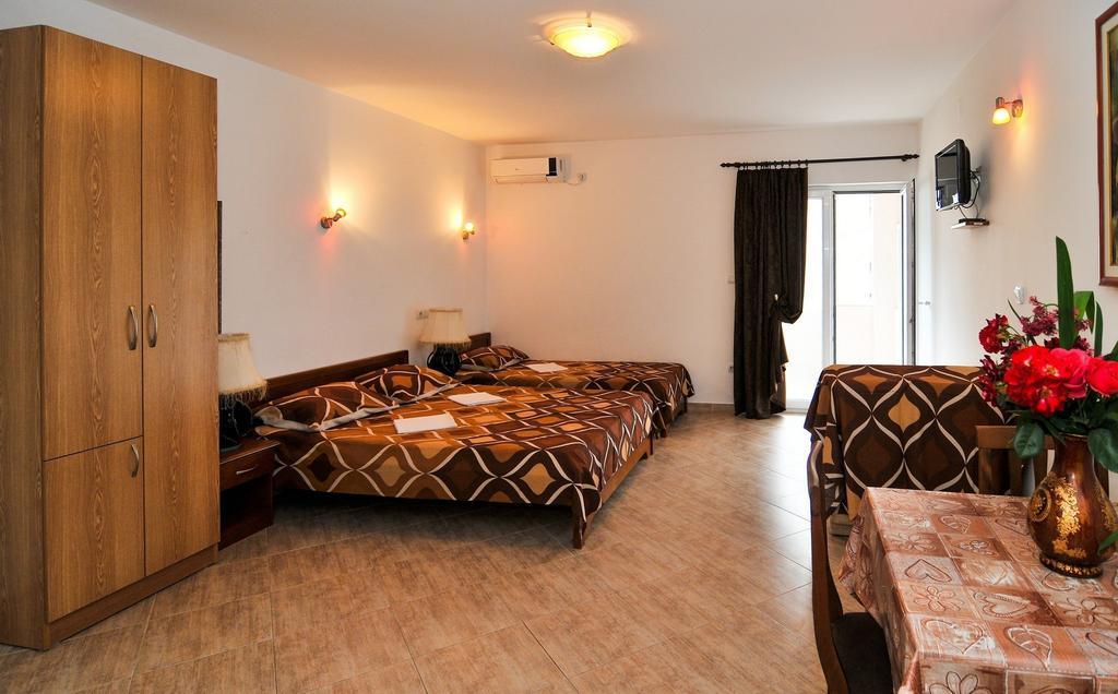 Apartments Samardzic Tivat Bagian luar foto